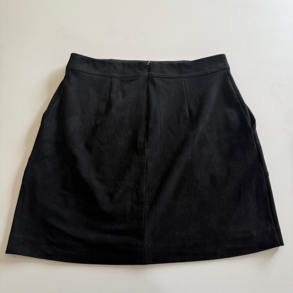 Banana Republic-Vegan Suede-Mini Skirt-Pockets-Back Zip-Size 4 - Picture 6 of 9